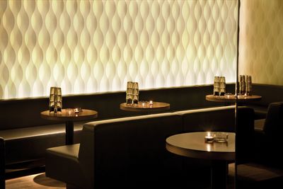 Vertikal-Lamellen, SG 2810, Multi Visio, Room shot "Amber Club", Zurich, Switzerland, Vertical Waves